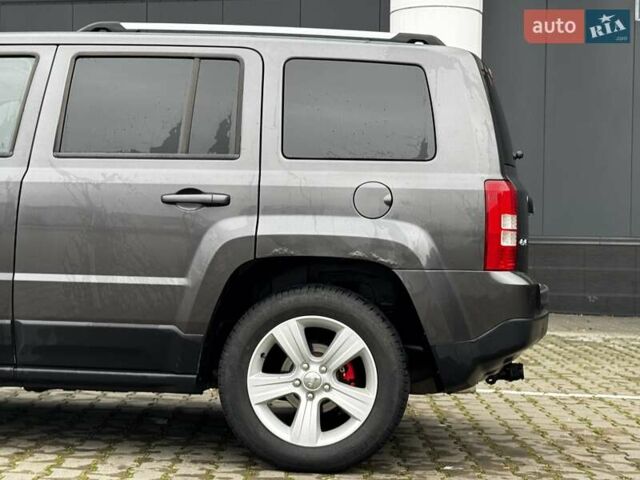 Серый Джип Патриот, объемом двигателя 2.36 л и пробегом 213 тыс. км за 9800 $, фото 5 на Automoto.ua