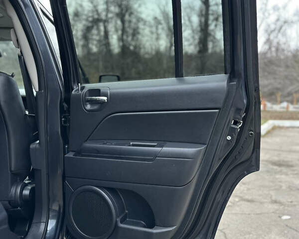 Серый Джип Патриот, объемом двигателя 2.36 л и пробегом 120 тыс. км за 11000 $, фото 16 на Automoto.ua