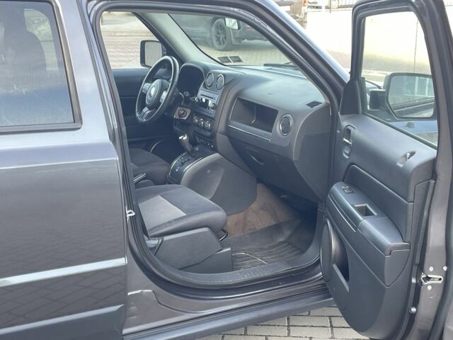 Сірий Джип Patriot, об'ємом двигуна 2.4 л та пробігом 161 тис. км за 10500 $, фото 18 на Automoto.ua