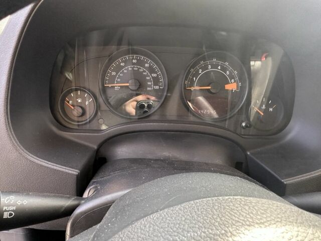 Серый Джип Патриот, объемом двигателя 2.4 л и пробегом 230 тыс. км за 9500 $, фото 5 на Automoto.ua