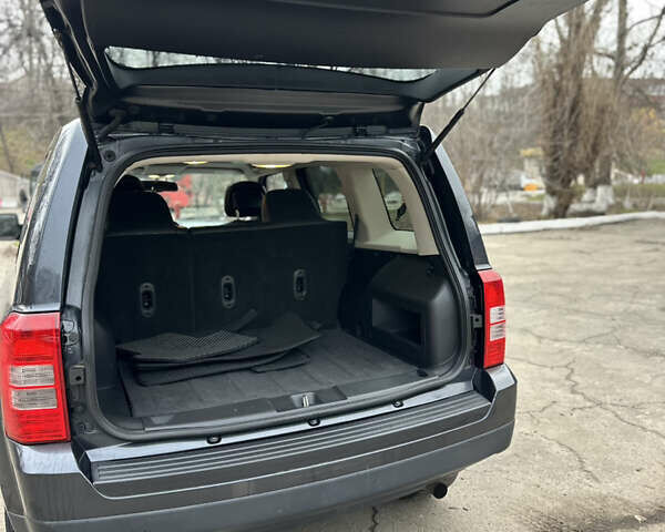 Серый Джип Патриот, объемом двигателя 2.36 л и пробегом 120 тыс. км за 11000 $, фото 13 на Automoto.ua