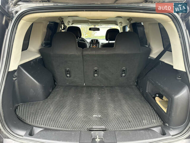 Серый Джип Патриот, объемом двигателя 2.36 л и пробегом 174 тыс. км за 8500 $, фото 14 на Automoto.ua