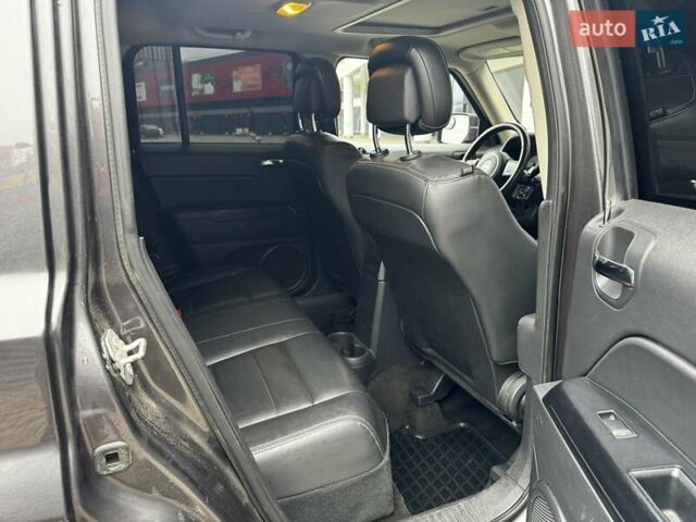 Серый Джип Патриот, объемом двигателя 2.36 л и пробегом 213 тыс. км за 9800 $, фото 12 на Automoto.ua