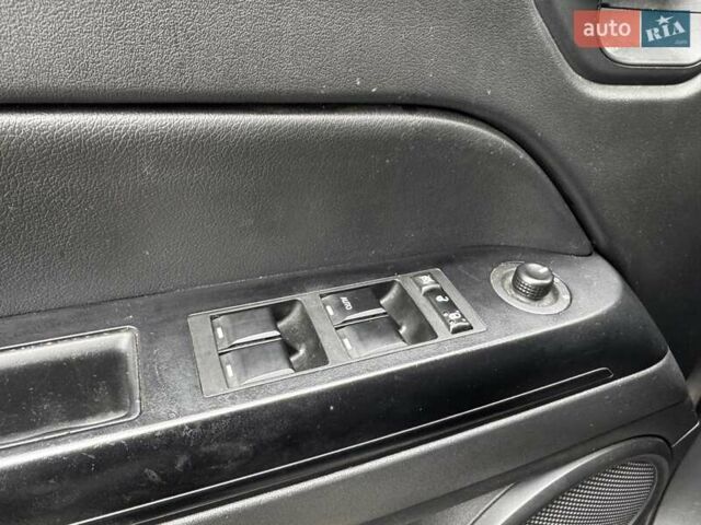 Серый Джип Патриот, объемом двигателя 2.36 л и пробегом 213 тыс. км за 9800 $, фото 15 на Automoto.ua