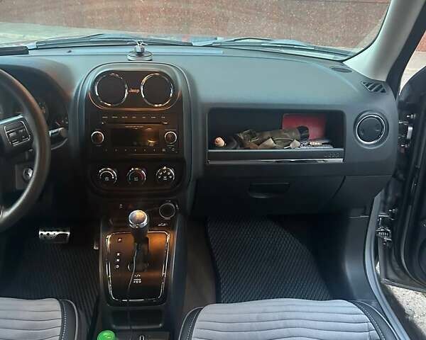 Серый Джип Патриот, объемом двигателя 2.36 л и пробегом 245 тыс. км за 8500 $, фото 4 на Automoto.ua