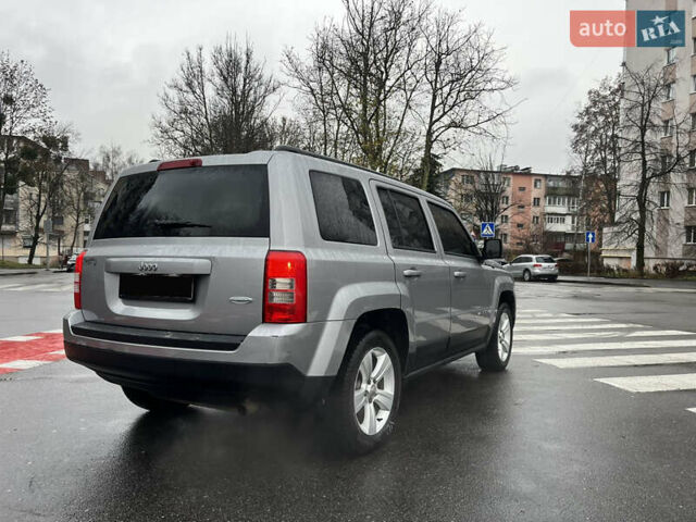 Серый Джип Патриот, объемом двигателя 2 л и пробегом 200 тыс. км за 9999 $, фото 3 на Automoto.ua