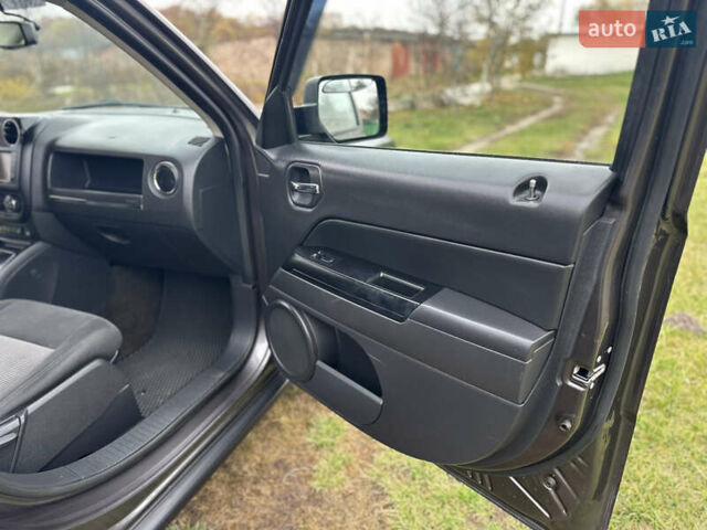 Серый Джип Патриот, объемом двигателя 2.36 л и пробегом 174 тыс. км за 8500 $, фото 17 на Automoto.ua