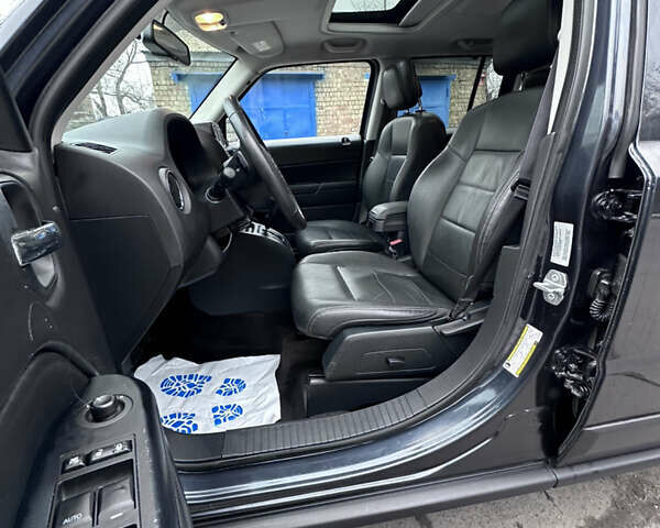 Серый Джип Патриот, объемом двигателя 2.36 л и пробегом 120 тыс. км за 11000 $, фото 9 на Automoto.ua