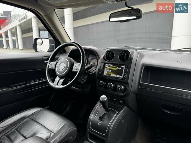 Серый Джип Патриот, объемом двигателя 2.36 л и пробегом 213 тыс. км за 9800 $, фото 14 на Automoto.ua