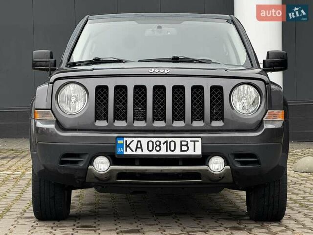 Серый Джип Патриот, объемом двигателя 2.36 л и пробегом 213 тыс. км за 9800 $, фото 2 на Automoto.ua