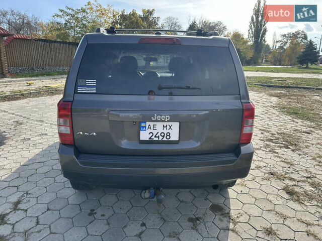 Серый Джип Патриот, объемом двигателя 2.36 л и пробегом 230 тыс. км за 9000 $, фото 4 на Automoto.ua