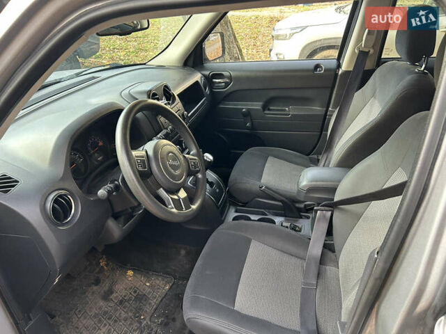 Серый Джип Патриот, объемом двигателя 2.36 л и пробегом 160 тыс. км за 10000 $, фото 6 на Automoto.ua