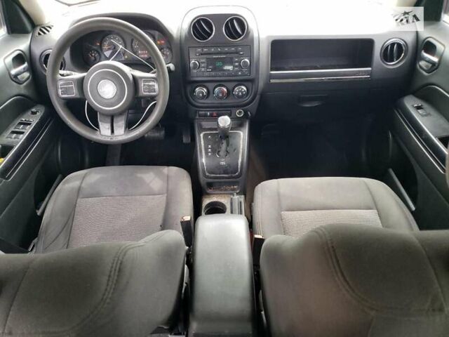 Серый Джип Патриот, объемом двигателя 2.36 л и пробегом 165 тыс. км за 2000 $, фото 7 на Automoto.ua