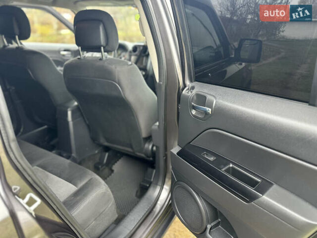 Серый Джип Патриот, объемом двигателя 2.36 л и пробегом 174 тыс. км за 8500 $, фото 15 на Automoto.ua