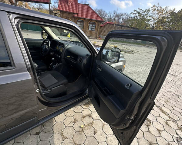 Серый Джип Патриот, объемом двигателя 2.36 л и пробегом 230 тыс. км за 9000 $, фото 16 на Automoto.ua