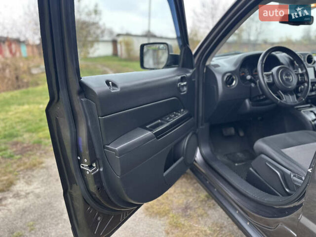 Серый Джип Патриот, объемом двигателя 2.36 л и пробегом 174 тыс. км за 8500 $, фото 13 на Automoto.ua