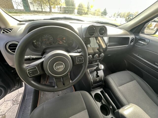 Серый Джип Патриот, объемом двигателя 2.4 л и пробегом 230 тыс. км за 9500 $, фото 6 на Automoto.ua