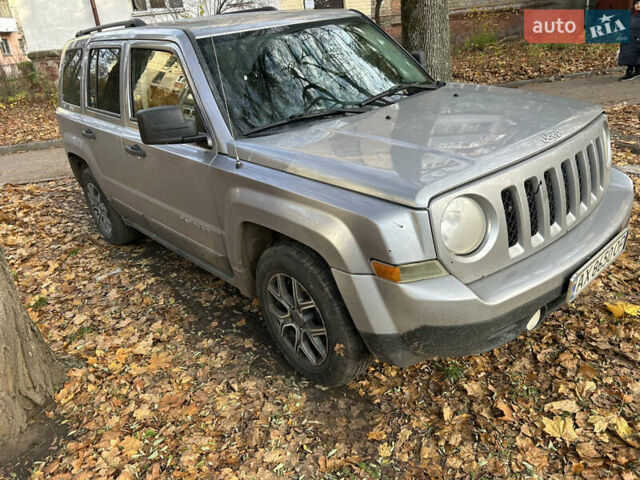 Серый Джип Патриот, объемом двигателя 2.36 л и пробегом 160 тыс. км за 10000 $, фото 1 на Automoto.ua