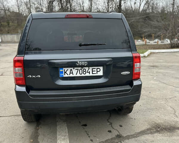 Серый Джип Патриот, объемом двигателя 2.36 л и пробегом 120 тыс. км за 11000 $, фото 3 на Automoto.ua