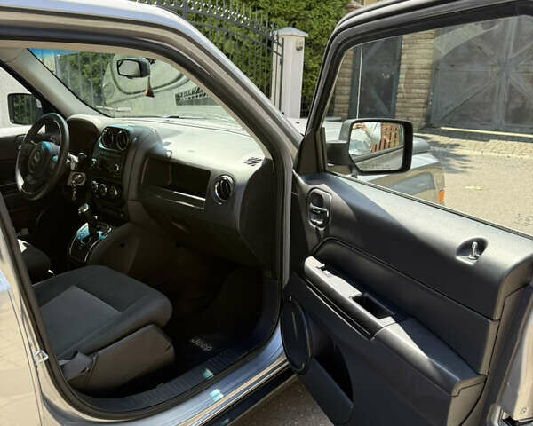 Сірий Джип Patriot, об'ємом двигуна 2.4 л та пробігом 170 тис. км за 9500 $, фото 18 на Automoto.ua