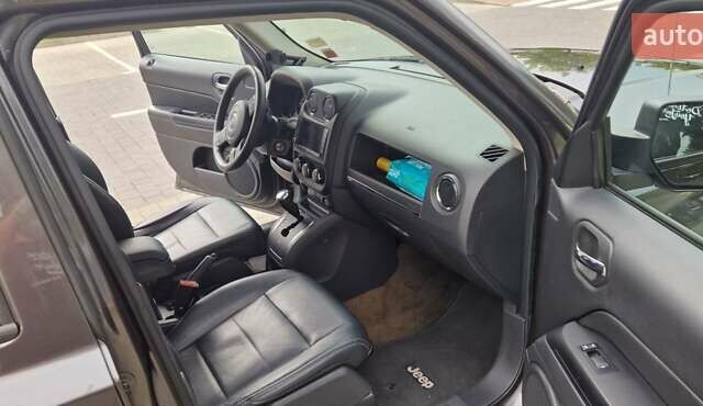 Джип Патриот 2016 в Хмельницком на Automoto.ua Серый Джип Патриот, объемом двигателя 2.4 л и пробегом 78 тыс. км за 14000 $, фото 17 на Automoto.ua