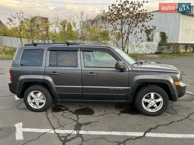 Серый Джип Патриот, объемом двигателя 2.36 л и пробегом 175 тыс. км за 11000 $, фото 8 на Automoto.ua