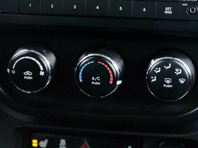 Серый Джип Патриот, объемом двигателя 2 л и пробегом 97 тыс. км за 10750 $, фото 10 на Automoto.ua