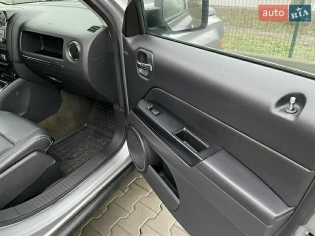 Серый Джип Патриот, объемом двигателя 2 л и пробегом 99 тыс. км за 12300 $, фото 5 на Automoto.ua