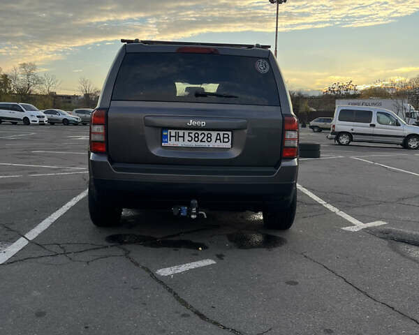 Серый Джип Патриот, объемом двигателя 2.36 л и пробегом 175 тыс. км за 11000 $, фото 1 на Automoto.ua