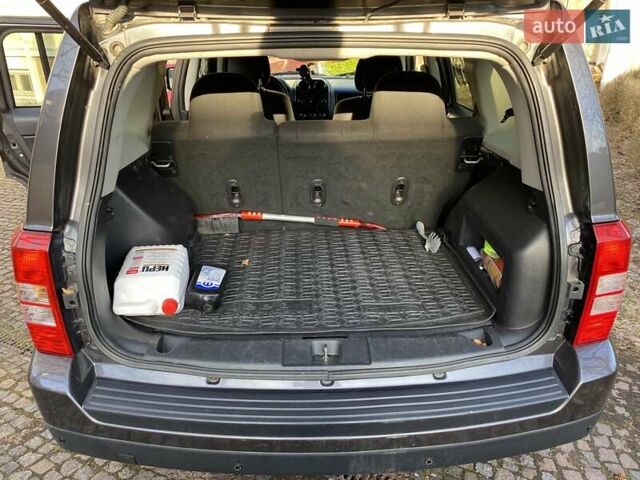 Сірий Джип Patriot, об'ємом двигуна 2.36 л та пробігом 220 тис. км за 11000 $, фото 4 на Automoto.ua