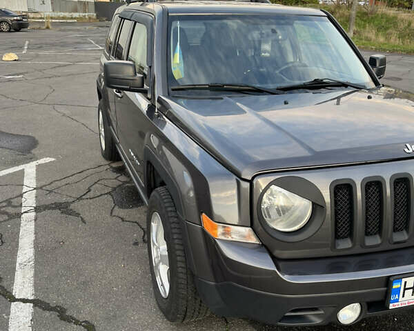 Серый Джип Патриот, объемом двигателя 2.36 л и пробегом 175 тыс. км за 11000 $, фото 2 на Automoto.ua