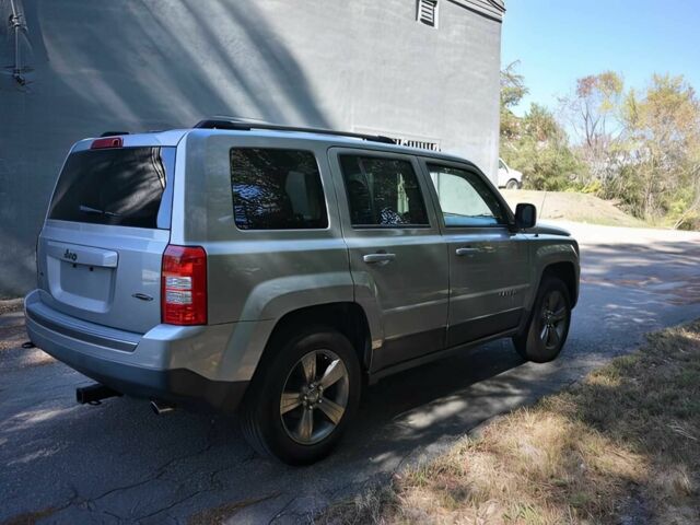 Серый Джип Патриот, объемом двигателя 2.4 л и пробегом 70 тыс. км за 3500 $, фото 4 на Automoto.ua