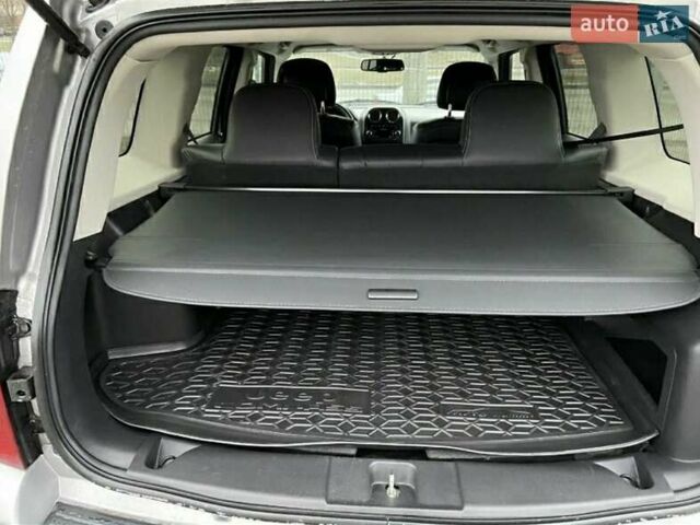 Серый Джип Патриот, объемом двигателя 2 л и пробегом 99 тыс. км за 12300 $, фото 2 на Automoto.ua