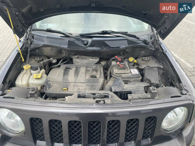 Сірий Джип Patriot, об'ємом двигуна 2.36 л та пробігом 197 тис. км за 11500 $, фото 9 на Automoto.ua