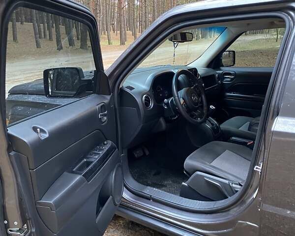 Сірий Джип Patriot, об'ємом двигуна 2.36 л та пробігом 160 тис. км за 9800 $, фото 5 на Automoto.ua