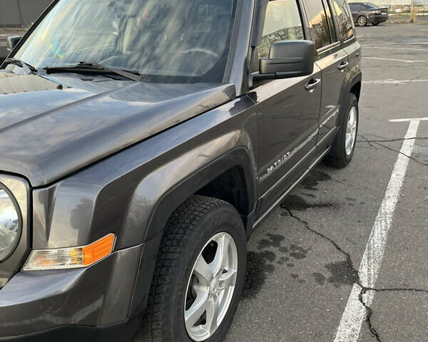 Серый Джип Патриот, объемом двигателя 2.36 л и пробегом 175 тыс. км за 11000 $, фото 3 на Automoto.ua