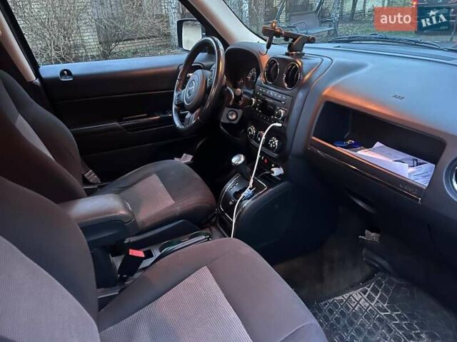 Сірий Джип Patriot, об'ємом двигуна 2.36 л та пробігом 220 тис. км за 10300 $, фото 11 на Automoto.ua