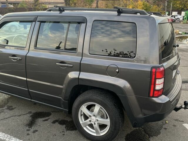 Серый Джип Патриот, объемом двигателя 2.4 л и пробегом 175 тыс. км за 10500 $, фото 7 на Automoto.ua