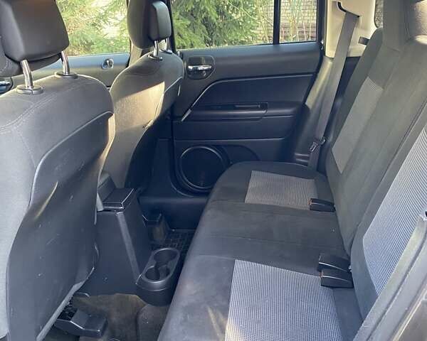 Сірий Джип Patriot, об'ємом двигуна 2.36 л та пробігом 220 тис. км за 11000 $, фото 5 на Automoto.ua