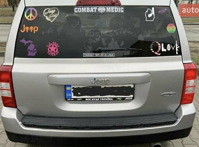 Серый Джип Патриот, объемом двигателя 2 л и пробегом 99 тыс. км за 12300 $, фото 3 на Automoto.ua