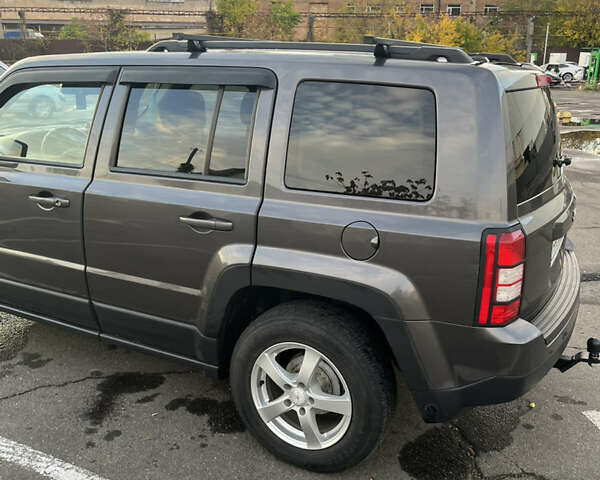 Серый Джип Патриот, объемом двигателя 2.36 л и пробегом 175 тыс. км за 11000 $, фото 7 на Automoto.ua
