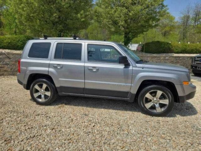 Серый Джип Патриот, объемом двигателя 2 л и пробегом 120 тыс. км за 2000 $, фото 2 на Automoto.ua
