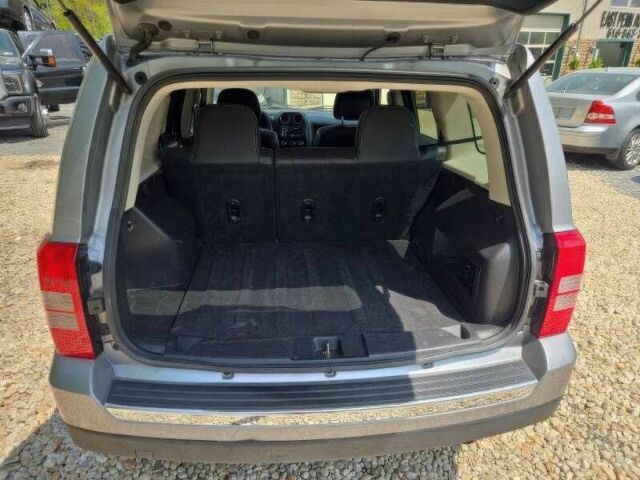 Серый Джип Патриот, объемом двигателя 2 л и пробегом 120 тыс. км за 2000 $, фото 10 на Automoto.ua