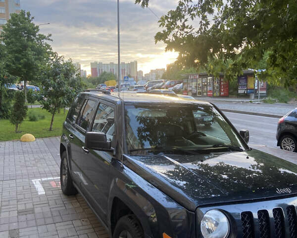 Синий Джип Патриот, объемом двигателя 2 л и пробегом 160 тыс. км за 10500 $, фото 4 на Automoto.ua