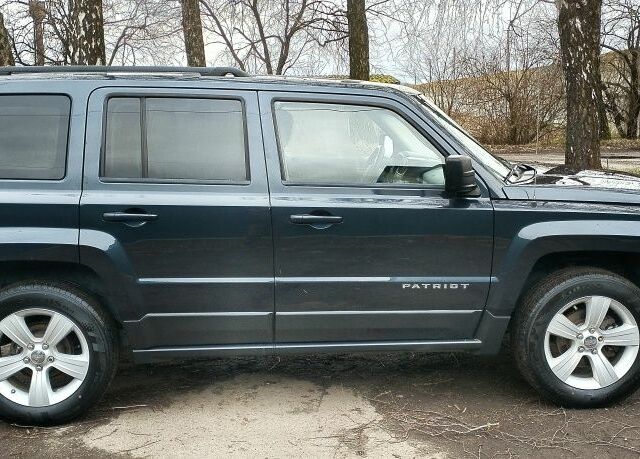 Синій Джип Patriot, об'ємом двигуна 0.24 л та пробігом 310 тис. км за 9900 $, фото 7 на Automoto.ua