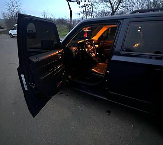 Синій Джип Patriot, об'ємом двигуна 2 л та пробігом 185 тис. км за 10250 $, фото 8 на Automoto.ua
