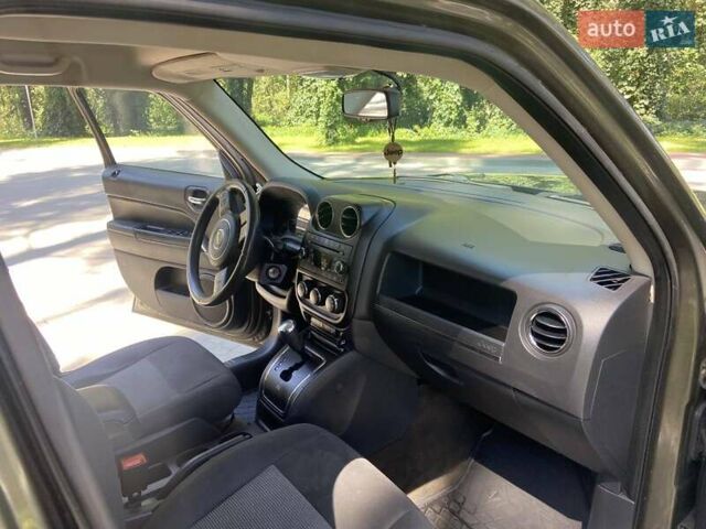 Зеленый Джип Патриот, объемом двигателя 2.36 л и пробегом 243 тыс. км за 9500 $, фото 10 на Automoto.ua