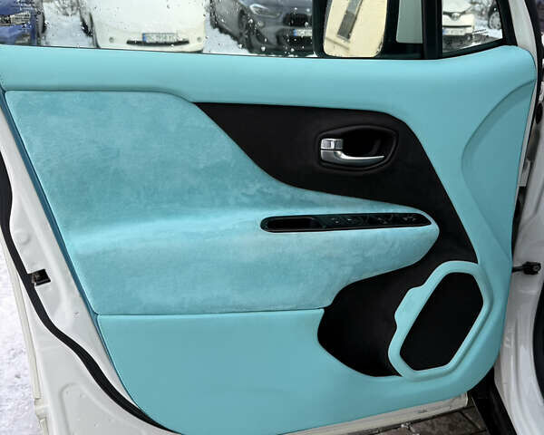 Білий Джип Ренегат, об'ємом двигуна 2.36 л та пробігом 134 тис. км за 15500 $, фото 24 на Automoto.ua