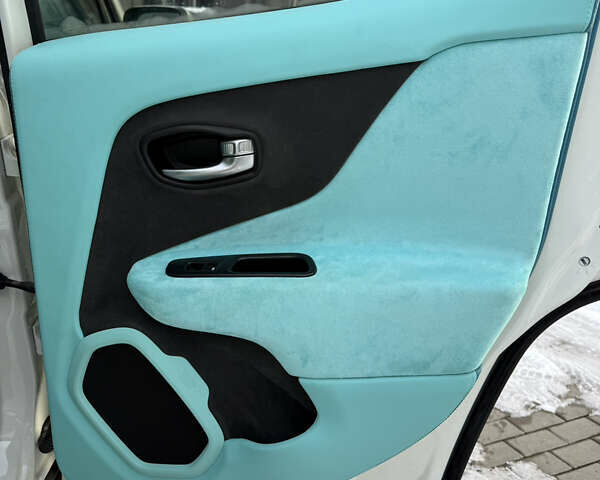 Білий Джип Ренегат, об'ємом двигуна 2.36 л та пробігом 134 тис. км за 15500 $, фото 26 на Automoto.ua