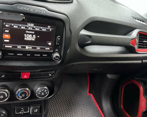 Білий Джип Ренегат, об'ємом двигуна 2.4 л та пробігом 151 тис. км за 16900 $, фото 18 на Automoto.ua